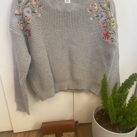 Woven Heart embroidered knit sweater - Picture 2 of 4